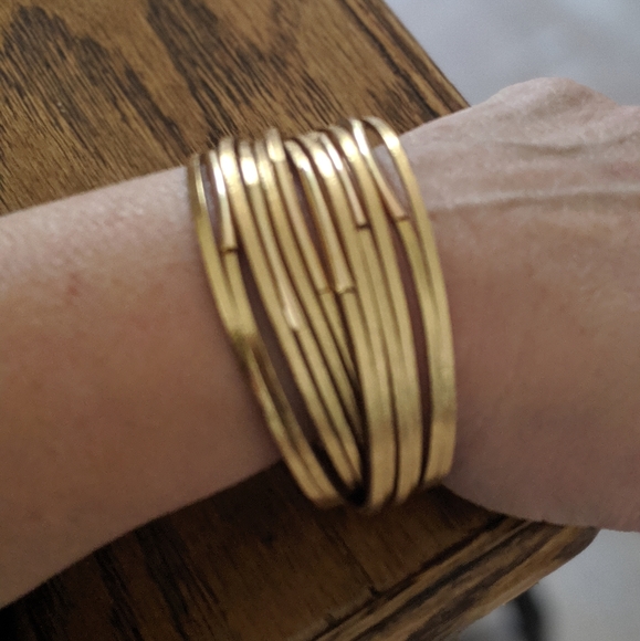 Multi-layered gold wrap bracelet /cuff magnetic - Picture 2 of 4